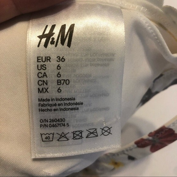 H&M Size 6 White Floral Scalloped Edge Adjustable Fit Padded Swim Bikini Top - Picture 7 of 10